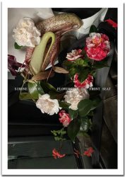 Simone Gooch &ndash; Flowers in the Front Seat